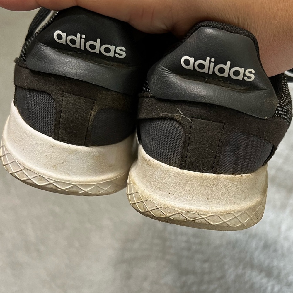 Boys Adidas sneakers - Picture 3 of 7